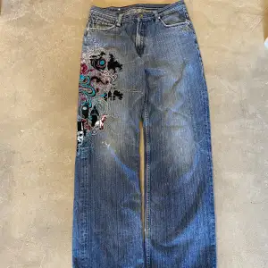 Artful dodgers jeans as bra med fett embroidery 