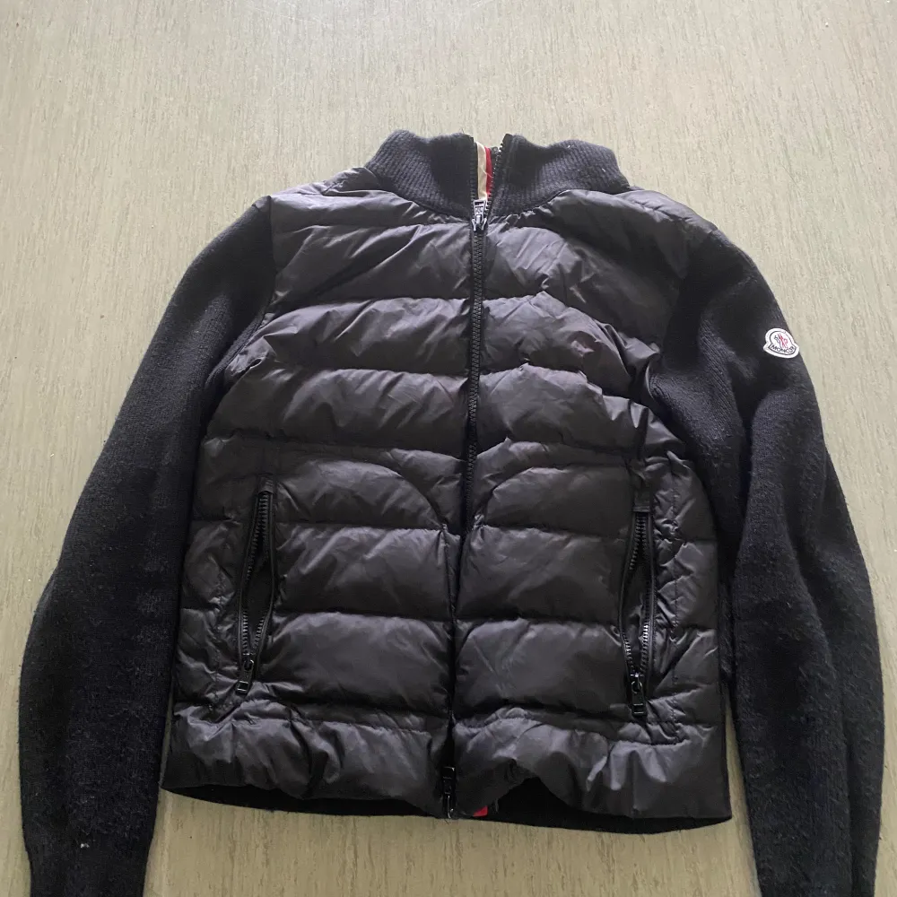 Riktigt fin moncler cardigan passar storlek M/L. Jackor.