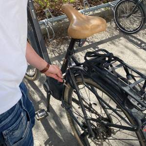 Fett Grisch cykel, inga större defekter men tecken på användning