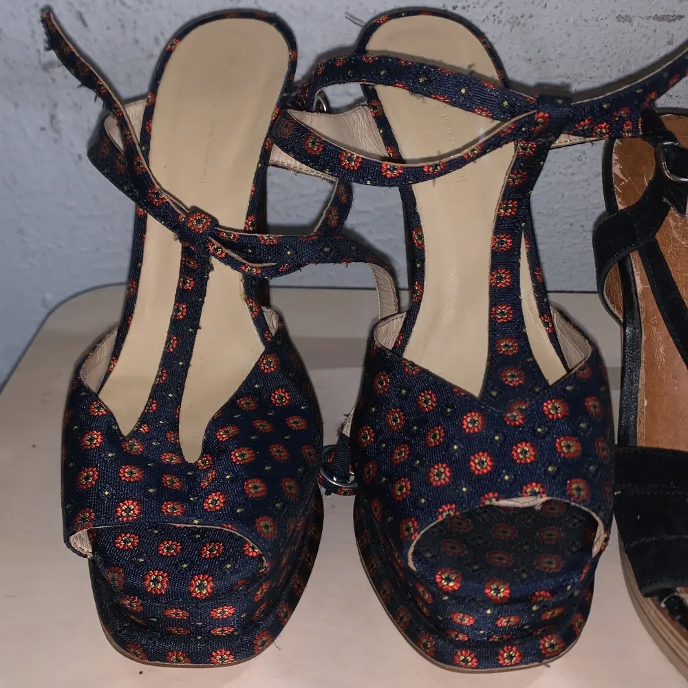 Klackskor från Zaras spring-summer collection 2013. Välbevarade med fint mönster. Storlek 38💕. Kengät.