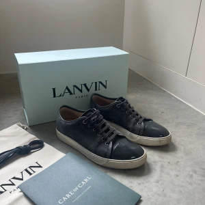 Lanvin - Storlek uk7 och passar ungefär 41/42 Mega bra skick och en ovanlig grå färg. 