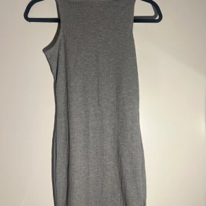 Långpoloklänning - -Bra skick - Knappt använd - mycket bekväm -Tajt -stretchigt 