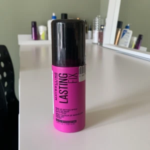 Maybelline setting spray - Är typ 80% kvar, säljer då den inte används💞