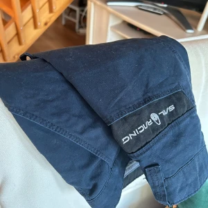 Nya shorts SailRacing - Stl. XS nyashorts med lappen kvar.  Sail Racing marinblå. Sportiga. 