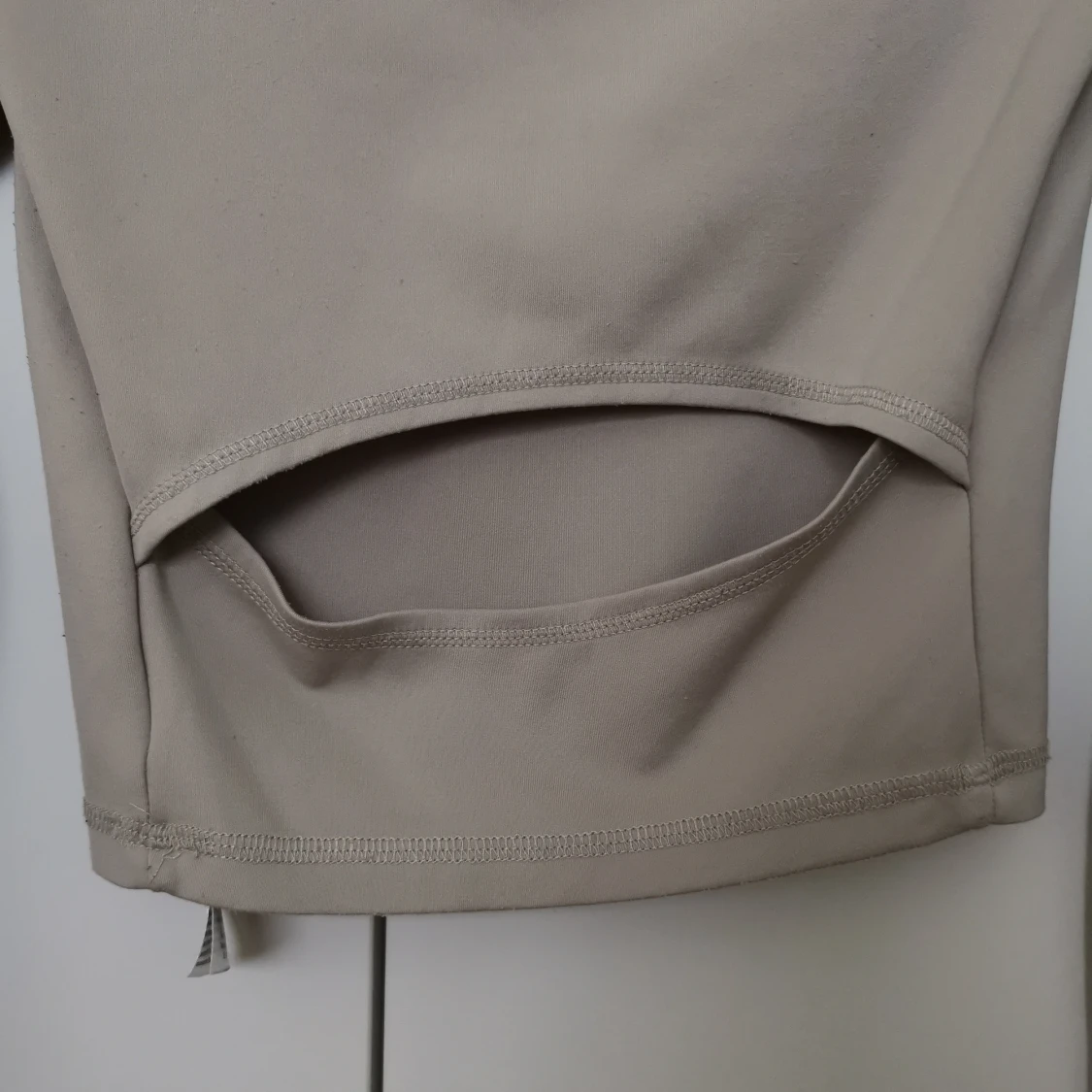 Croptop med cutout  - 91