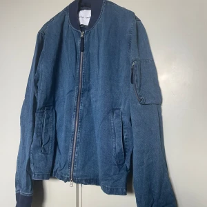 Jeans Bomber Jacket - Only used once or twice, mint condition. Fits me as an adlig male XL, 183cm and 88kg. 