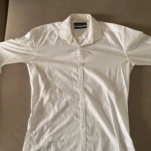 Cedar wood state skjorta - Lite fläckig under armhålorna ger säkert bort vid tvätten inte provat själv, storlek 14 