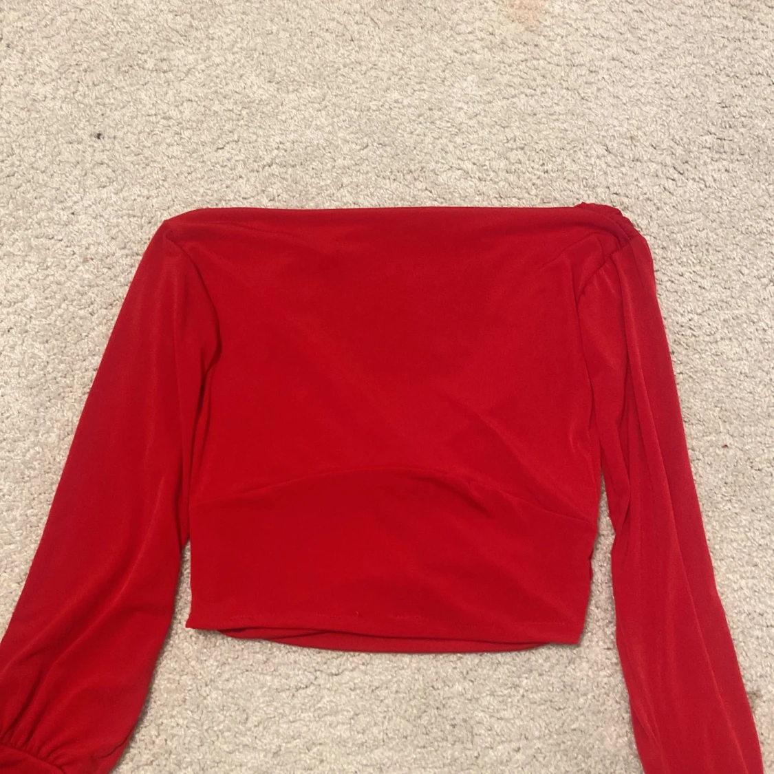 Röd v-ringad fest tröja  - 90