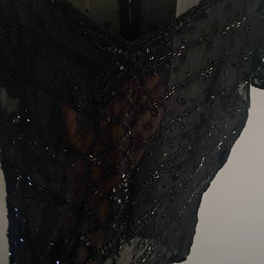 Svart topp med pärlor - 92