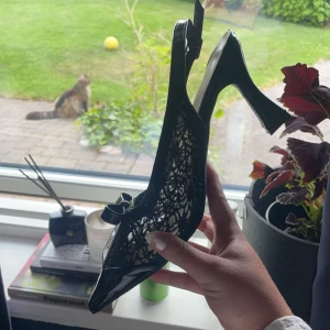 Klackskor - Beställde hem dessa klackar men fick dom i fel storlek, köptes för runt 250kr på SHEIN men säljer för 150💗 aldrig använda eftersom dom är för stora för mig:)