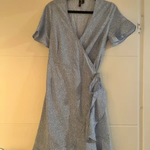 Sommarklänning  - Superfin sommar klänning från Veromoda!   Knappt använd!
