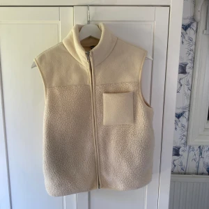 teddy väst - superfin teddy väst 💕💕💕 perfekt för sommarkvällar 