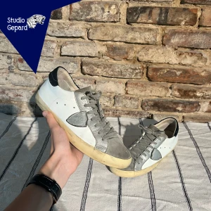 FETA PHILIPPE MODEL - Riktigt feta Philippe Model PRSX | Skick: 8,5/10 | Strl: 42 (Passar 43) | Nypris 3699kr - Vårt pris 1699kr | Hör av dig om du undrar någonting!