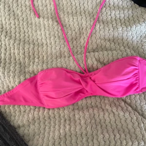 rosa bikiniöverdel - jättesöt bikiniöverdel som går att knyta runt halsen❤️❤️ ingen lapp, strl XS-S
