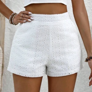 Broderade shorts - Säljer dessa jättefina broderade shorts då de inte passade mig, från shein men bra kvalitet skulle jag säga 💓