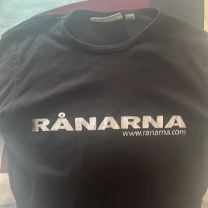 Rånarna tröja - Sjukt fin tröja från Mac One!❤️ den är i storlek S/M men skulle passa en XS också!❤️