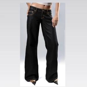 JAYLIN48 JEANS - Jätte fin svarta låg midja jeans så sitter hur bra som helst på kroppen. Skriv privat för mått!!!