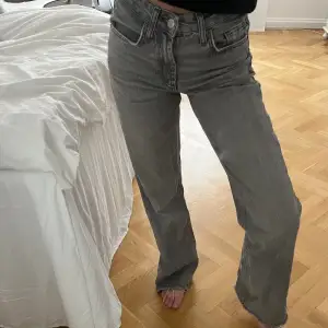 Superfina jeans från Zara🌸 Mid Waist, långa i benen !! 