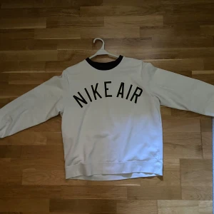 Nike Air  - Vintage sweatshirt köpte för 700kr med bra skick! 
