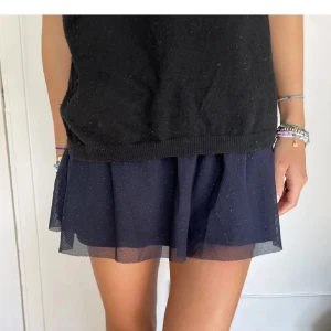 Zara kjol - Såå snygg kjol från zara, köpt på barnavdelningen. Storlek:164cm men passar mig bra som bär storlek xs/s, passar både som kjol eller som topp!!😍