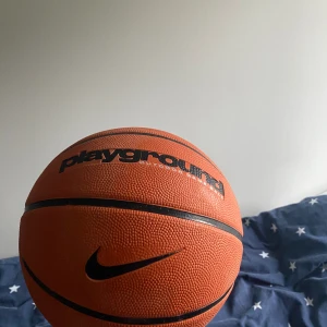 Playground Basketball utomhus Size 6 - Ny, oanvänd, bra grep, bra mot dåligt väder och uteboll, Size 6