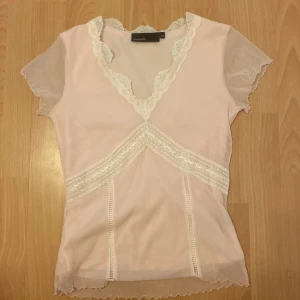 Blus - I nyskick. Köpt secondhand, har ej använt ofta. Skiv vid frågor.
