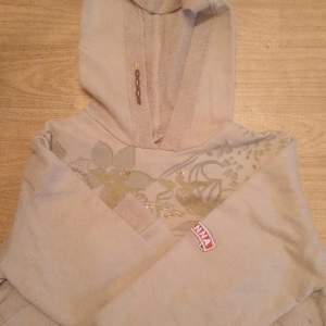Kort vintage hoodie, från en svenskt märke som heter koola Anna. Storlek s-xs