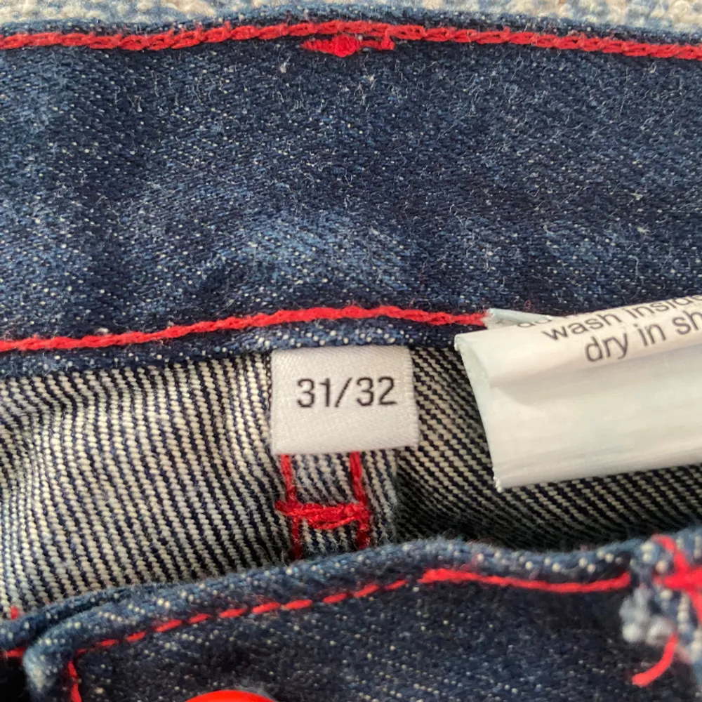 Storlek 31/32 men klippt av dom så dom passar typ 31/30. Jeans & Byxor.