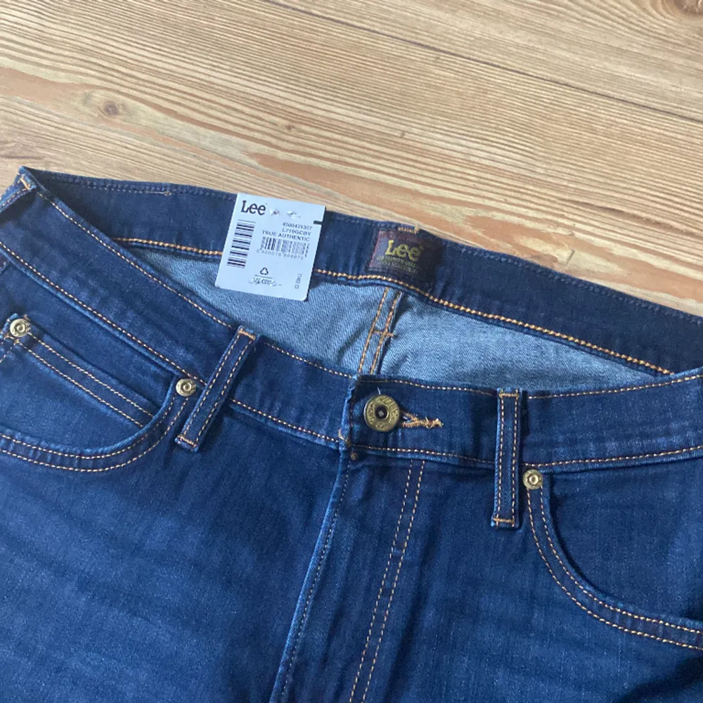 Nya lee jeans i storlek 32/32. Jeans & Byxor.