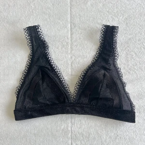 Glittrig BH från Intimissimi - Svart glittrig BH från Intimissimi, storlek 75B. Aldrig använd.