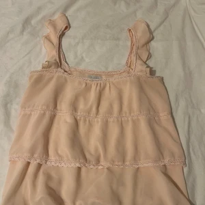 Volanglinne - Supergulligt rosa vollanglinne som är perfekt nu till våren och sommaren!🥰 