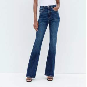 Helt nya jeans från zara, strl 36. Aldrig använda, lappen kvar. Säljer för att de är för små. Full length 