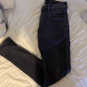 Replay anbass jeans - Säljer dessa sjukt fina replay jeans, jeansen är i toppskick och är knappt använda.  Skick 9/10 