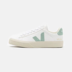 Veja skor - Jättefina skor från veja! Köpta för ca 2 år sen. Helt ok skick!  250+ frakt 