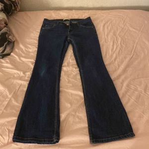 Jeans - Säljer dessa as snygga jeansen! Aldrig använda, de är ganska små i storleken!