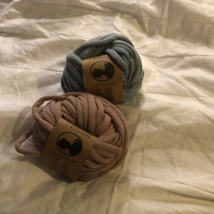 Oanvända garn - Helt oanvända fortfarande i förpackningen.20 kr st!