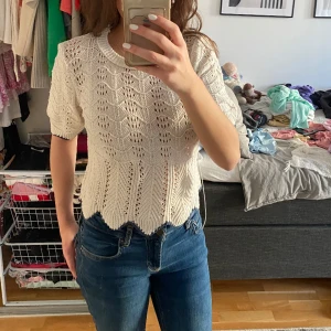 Tröja - stickad tröja med spest mönster köpt i Spanien. Är i världigt bra skick och endast använd få gånger💗