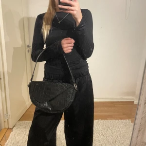 Väska - Svart väska från Nelly ❤️