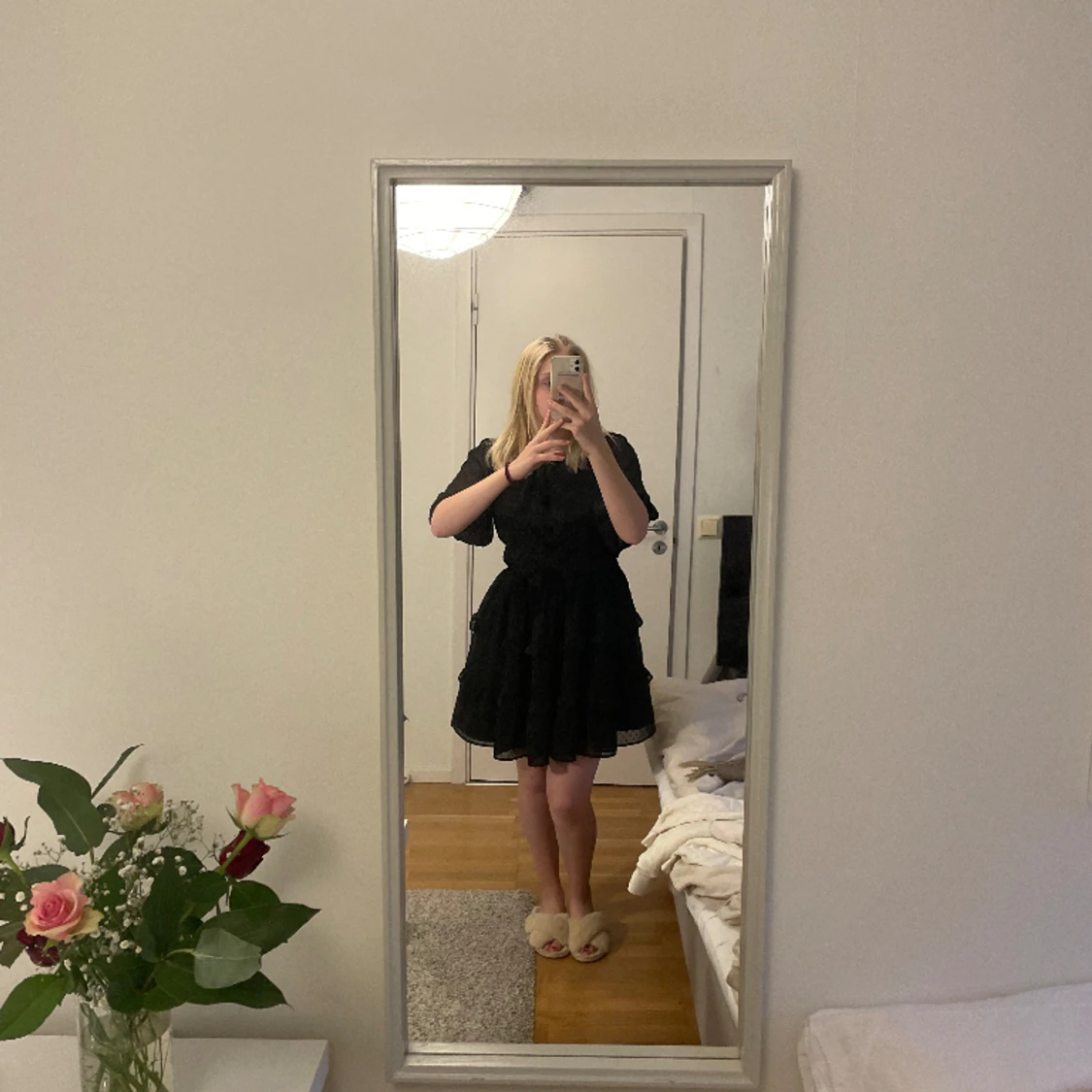 Svart volangklänning  - 90