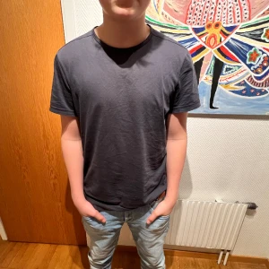 Limitato tröja - Säljer nu en riktigt fet limitato tröja. Den är i bra skick förutom ett litet hål mig navel som man knappt ser när den är av eller på. Skriv om ni är intresserade eller har några funderingar