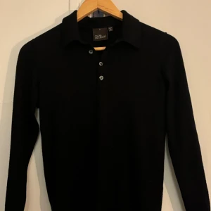 Oscar Jacobsson tröja  - Snygg Oscar Jacobsson tenniströja i storlek S. Använd endast en gång