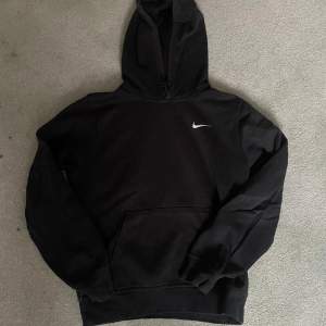 Nike hoodie, bra passform mycket bra kvalite!