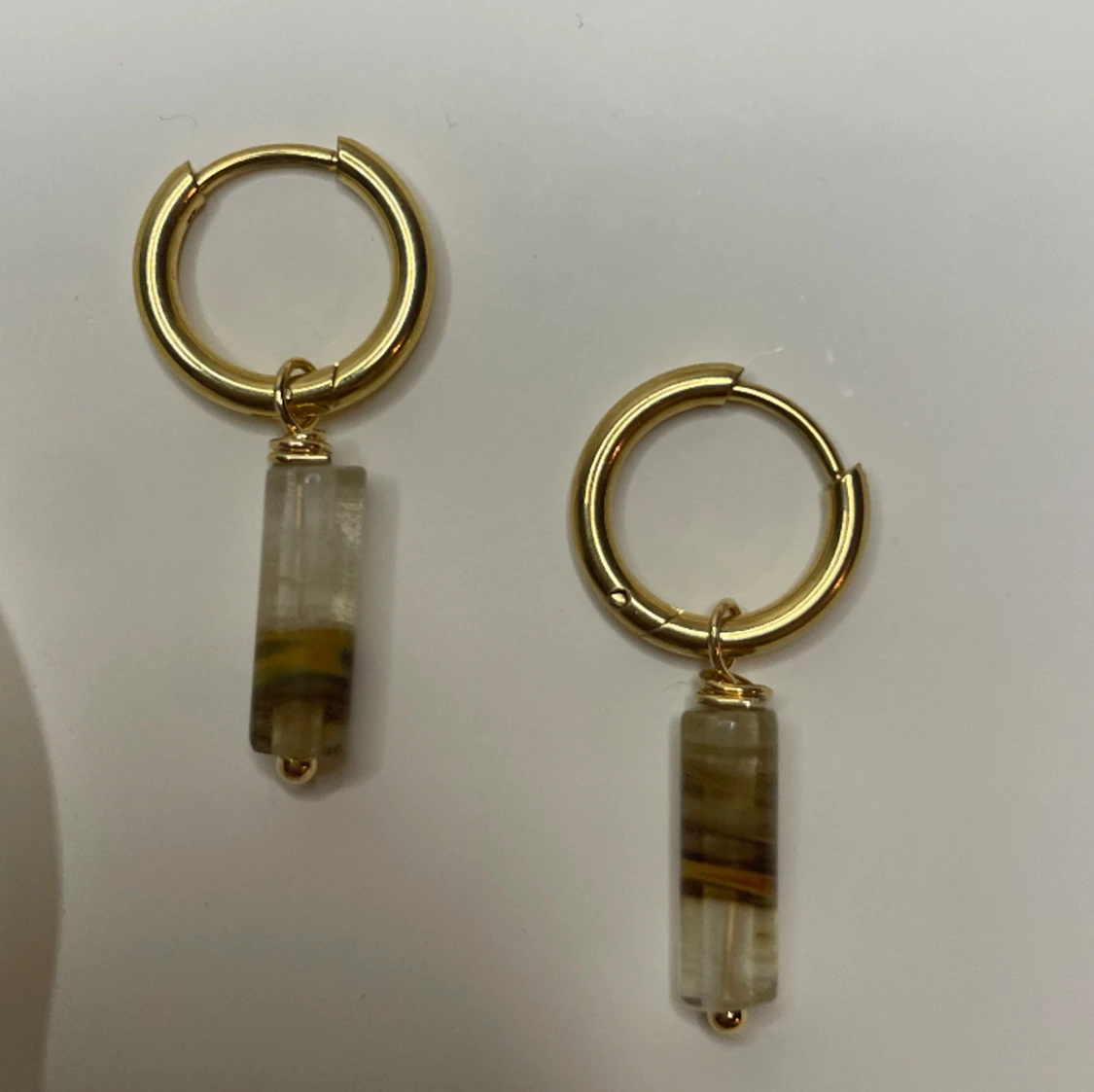 Guldpläterad Hoops med stavar - 91