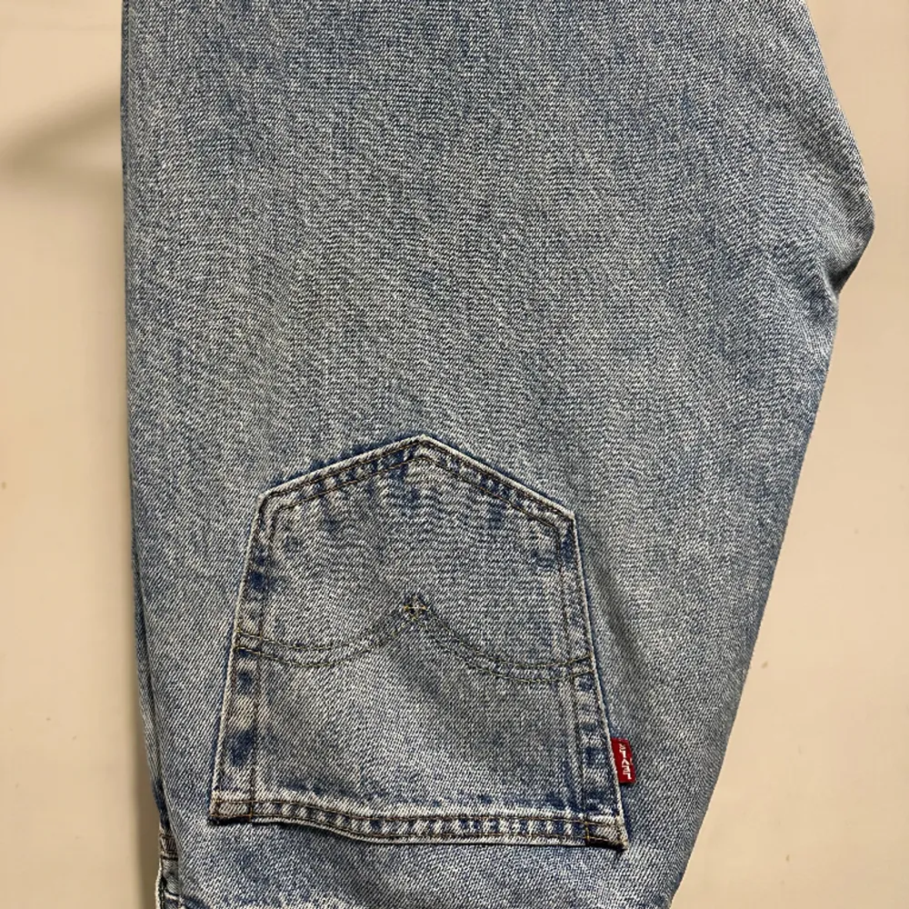 Ett par 50s straight levis jeans ny pris runt 1300 men jag säljer för 400 och kan också gå ner vid snabb affär . Jeans & Byxor.