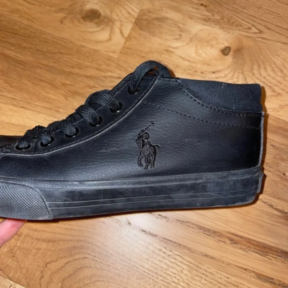 Polo Ralph Lauren sneakers i st 30,5 ( 20,3 cm ) . Skor.