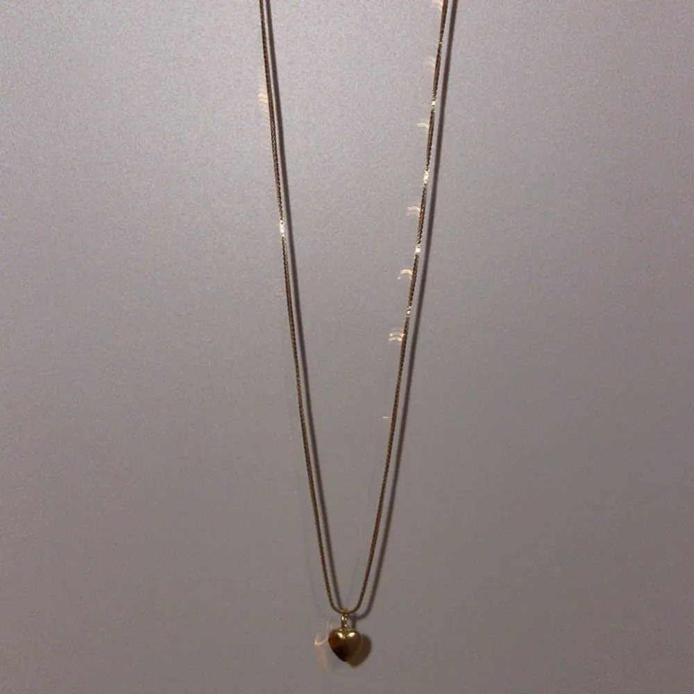Världens finaste halsband från Safira. Säljer den då jag har två stycken! Bara testad inte använd,  18K guldpläterat sterling silver, 40-45cm. Accessoarer.