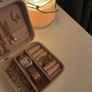 Guldig ring - En jätte fin Edblad ring använt ca 7 gånger den är jätte fin (köparen står för frakten)🥰🥰