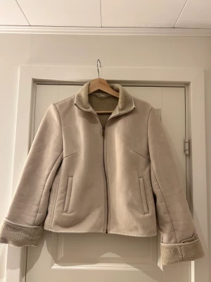 Teddy jacka  - Jätte fin jacka från NEXT petite i storlek 34.