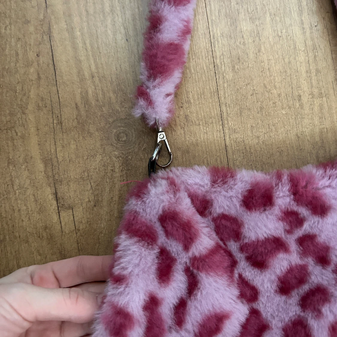 Fluffig handväska  - 90