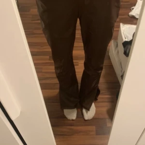 Mörkbruna skinnnbyxor - Mörkbruna skinnbyxor